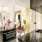Luxury 2 Bedroom - Eiffel Tower
