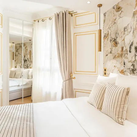 Luxury 2 Bedroom - Eiffel Tower