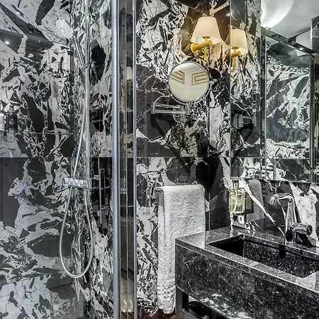 Luxury 2 Bedroom - Eiffel Tower Apartment *