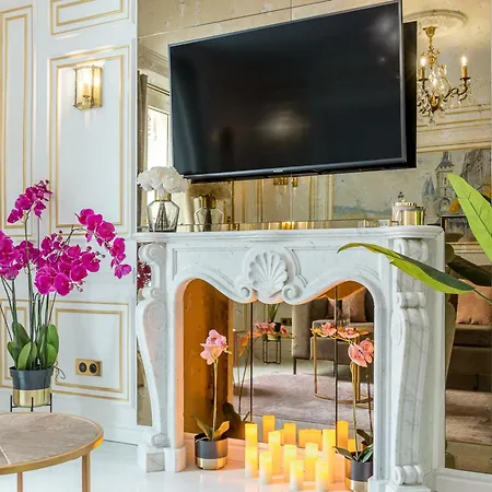 Luxury 2 Bedroom - Eiffel Tower Apartment Paris