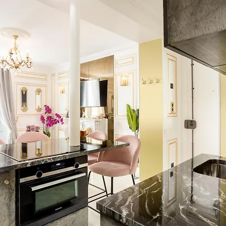 Luxury 2 Bedroom - Eiffel Tower